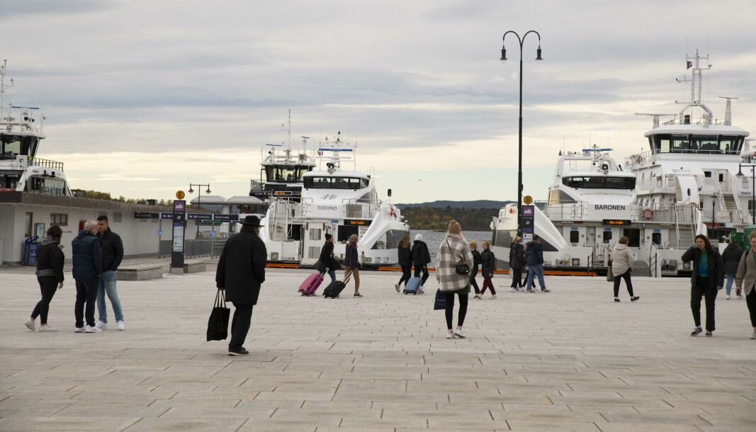 Travel kai. Hurtigbåtene til Slemmestad går fra den oppgraderte Rådhusbrygge 5. Travel kai. Hurtigbåtene til Slemmestad går fra den oppgraderte Rådhusbrygge 5.