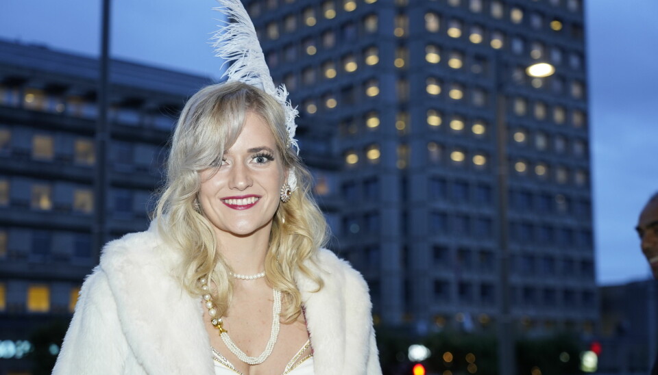 Justisminister Emilie Enger Mehl i perler og fjær på Gatsby-fest på Stordalens Sommerro-fest. Foto: Terje Pedersen / NTB