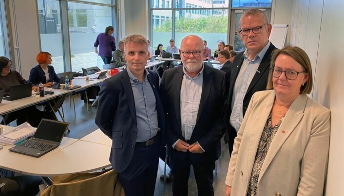 Meklingen førte ikke frem. Jørn-Tommy Schjelderup (PBL), Terje Skyvulstad (Utdanningsforbundet), Trond Ellefsen (Delta) og Anne Green Nilsen (Fagforbundet). Fra årets hovedoppgjør i PBL-området. Meklingen førte ikke frem. Jørn-Tommy Schjelderup (PBL), Terje Skyvulstad (Utdanningsforbundet), Trond Ellefsen (Delta) og Anne Green Nilsen (Fagforbundet). Fra årets hovedoppgjør i PBL-området.