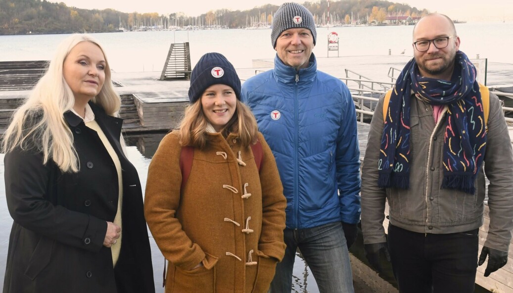 Irene Hirsti-Kvam og Glenn Mankin fra DNT Oslo og Omegn (i midten) jubler over tilskuddet fra regjeringen, mens Sp-politikerne Åslaug Sem-Jakobsen og Morten Edvardsen var overbringere av det glade budskapet. Irene Hirsti-Kvam og Glenn Mankin fra DNT Oslo og Omegn (i midten) jubler over tilskuddet fra regjeringen, mens Sp-politikerne Åslaug Sem-Jakobsen og Morten Edvardsen var overbringere av det glade budskapet.
