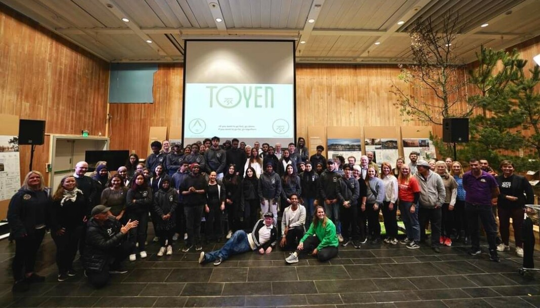 Medlemmene i Tøyen Sportsklubb låner Gamle Munch. Medlemmene i Tøyen Sportsklubb låner Gamle Munch.