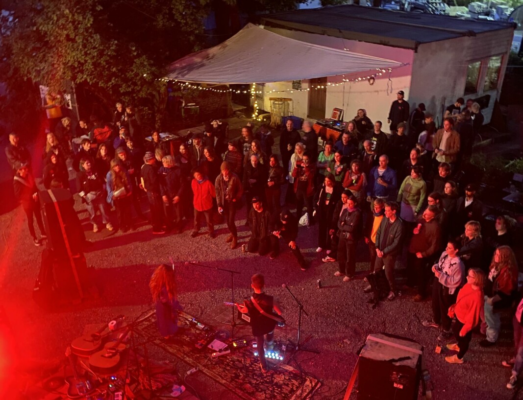 Fest og konsert utenfor Oslo gate 35.