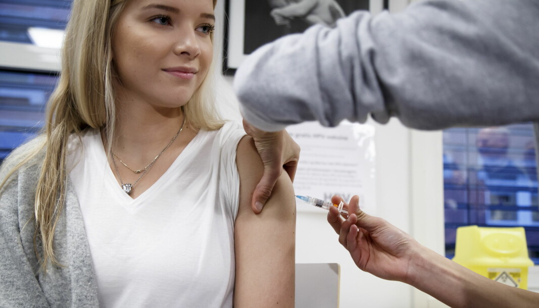 Influensasesongen nærmer seg. Fastlegen er, som vanlig, en mulighet, men flere tar nå vaksinen på et apotek.