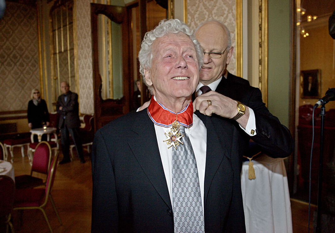 I 2007 ble Toralv Maurstad utnevnt til Kommandør av Den Kongelige Norske St. Olavs Orden for fortjeneste av norsk scenekunst. I 2007 ble Toralv Maurstad utnevnt til Kommandør av Den Kongelige Norske St. Olavs Orden for fortjeneste av norsk scenekunst.