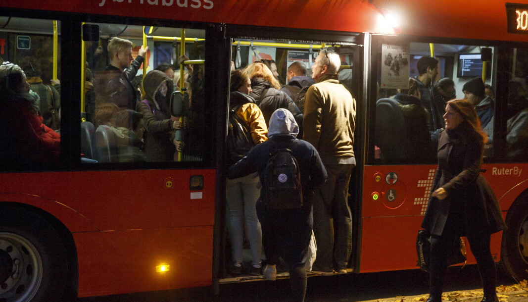 – Når bussen er så full at folk er nødt til å gå ut på holdeplassene for å slippe ut de som faktisk skal gå av der, så er det ikke godt nok, mener Maria Zähler. – Når bussen er så full at folk er nødt til å gå ut på holdeplassene for å slippe ut de som faktisk skal gå av der, så er det ikke godt nok, mener Maria Zähler.