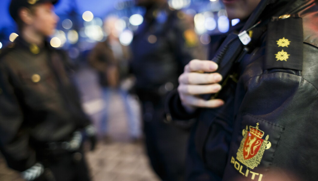 Politiet opplyste at de var på Haugerud med flere patruljer for å gjøre søk etter at de hadde fått inn melding om en person med machete.