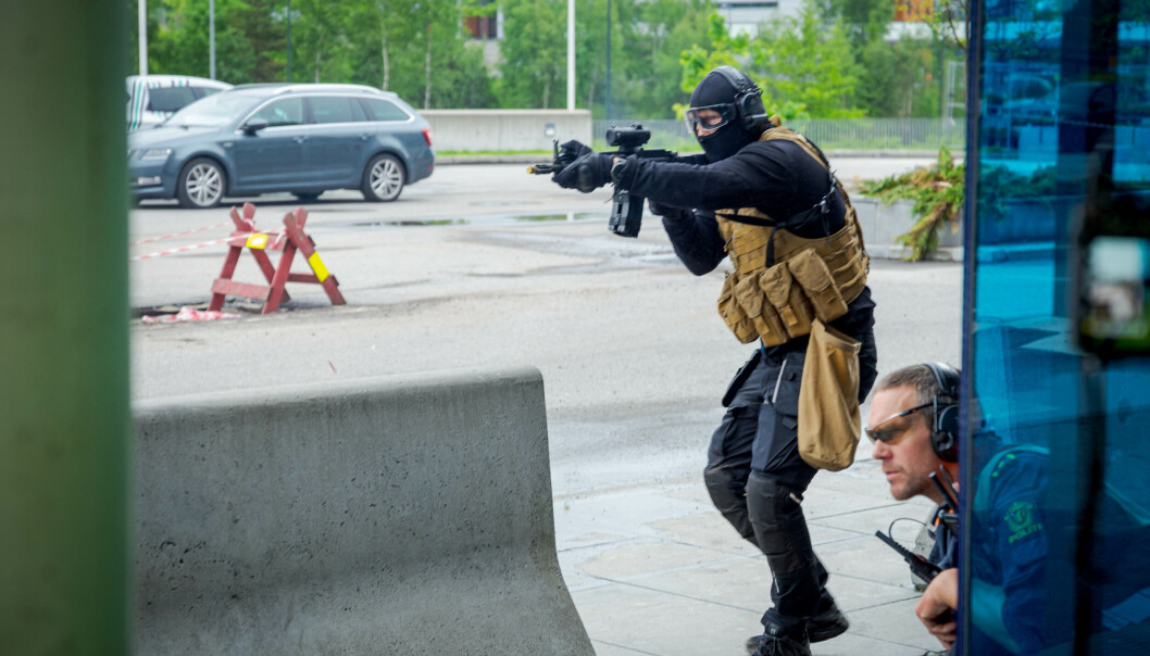 PLIVO-øvelse på Metro senter på Lørenskog i juni. Politi, Ambulanse og Brannvesen øver sammen. Nå er det Oslos tur. PLIVO-øvelse på Metro senter på Lørenskog i juni. Politi, Ambulanse og Brannvesen øver sammen. Nå er det Oslos tur.