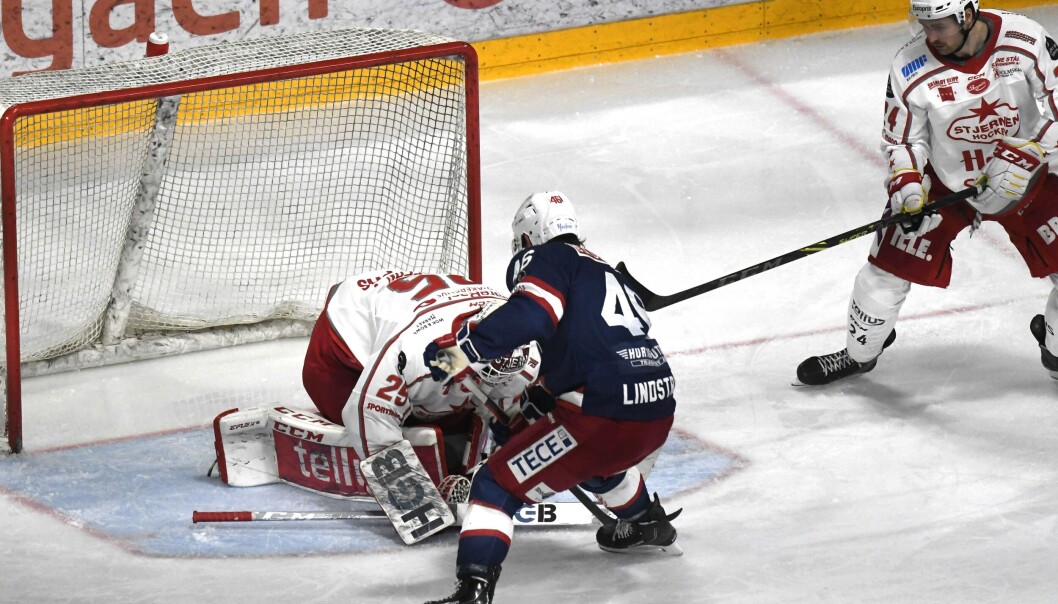 Ikke alt lyktes for iskrigerne torsdag kveld, men seier ble det. Her er Tobias Lindström nære ved å få en scoring. Ikke alt lyktes for iskrigerne torsdag kveld, men seier ble det. Her er Tobias Lindström nære ved å få en scoring.