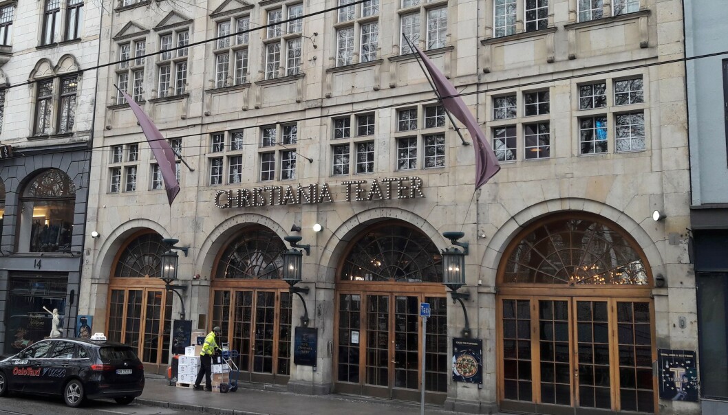 Christiania teater i Stortingsgata (vis-a-vis Spikersuppa) er stedet for å levere de innkjøpte gavene. Tidspunktet for levering er lørdag 26 november fra klokken 11 til 13. Christiania teater i Stortingsgata (vis-a-vis Spikersuppa) er stedet for å levere de innkjøpte gavene. Tidspunktet for levering er lørdag 26 november fra klokken 11 til 13.