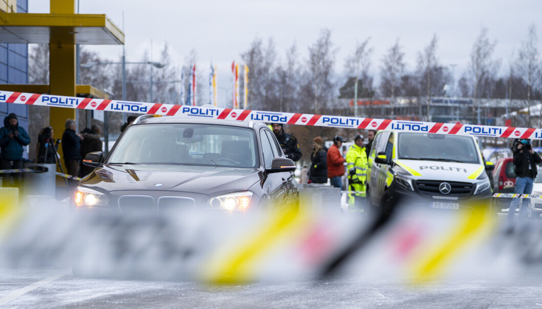 Den skadde mannen ble fraktet fra åstedet, Furuset kirke, til Ikea Furuset i en taxi, mener politiet. Den skadde mannen ble fraktet fra åstedet, Furuset kirke, til Ikea Furuset i en taxi, mener politiet.