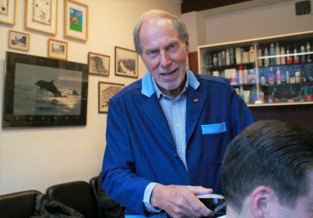 Freddy Larssen har klippet hår i Grønlandsleiret i 51 år, og vært nabo med bruktbutikken til Muluken Debele Tabor i 12 år.