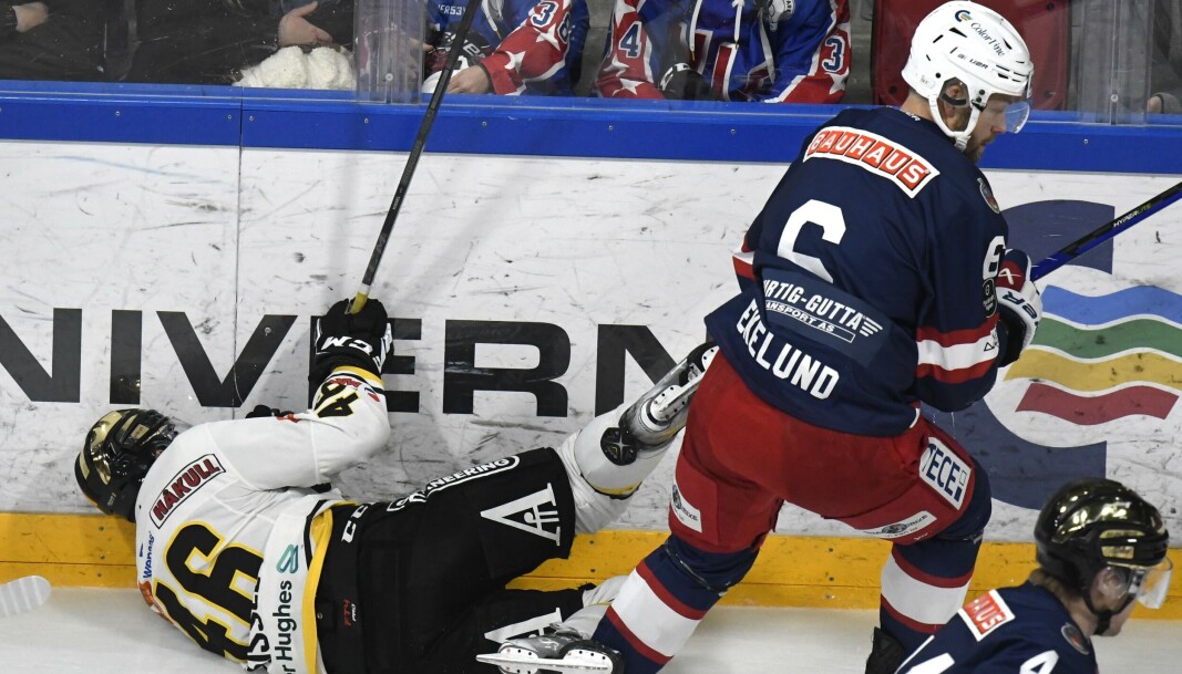 Mye smågruff preget torsdagens oppgjør på Jordal Amfi. Her har Vålerenga-back Kalle Ekelund akkurat sendt Stavangers Dan Kissel i vantet med en sugende tackling. Mye smågruff preget torsdagens oppgjør på Jordal Amfi. Her har Vålerenga-back Kalle Ekelund akkurat sendt Stavangers Dan Kissel i vantet med en sugende tackling.