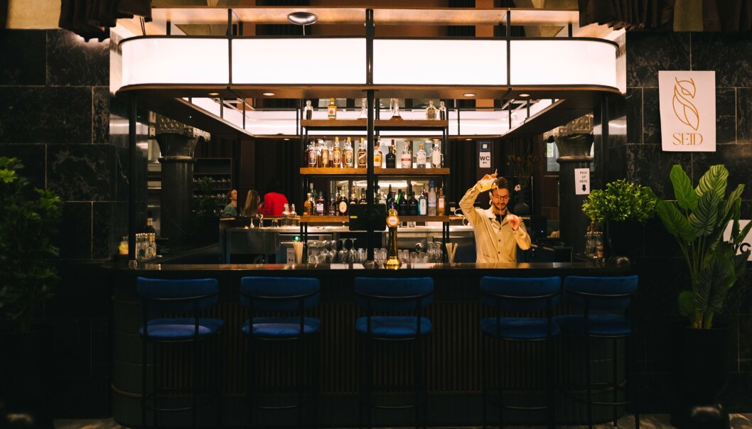 Norgesmester i bartending, Magnus Thorseth, driver den norske aquavit-baren Seid. Norgesmester i bartending, Magnus Thorseth, driver den norske aquavit-baren Seid.