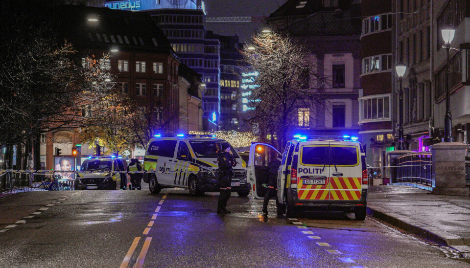 Politi ved stedet der en person ble skutt og drept på Grønland i Oslo tidlig søndag morgen. Foto: Javad Parsa / NTB