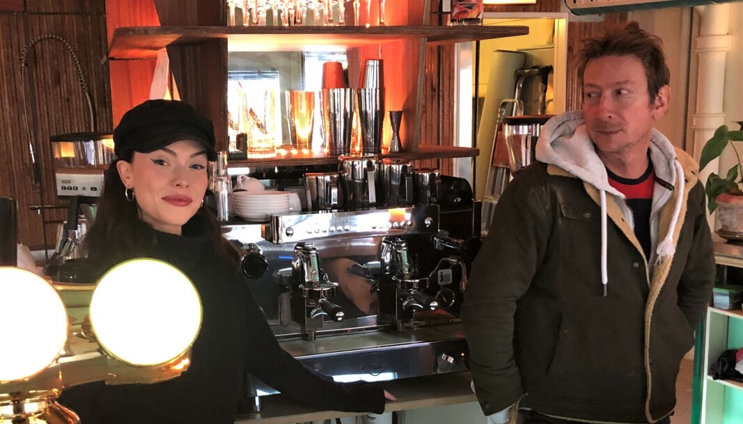 Daglig leder Sarah Saenger og Erik Bruun bak baren i de ombygde lokalene som kombinerer italiensk- og amerikanskinspirerte uttrykk. Daglig leder Sarah Saenger og Erik Bruun bak baren i de ombygde lokalene som kombinerer italiensk- og amerikanskinspirerte uttrykk.
