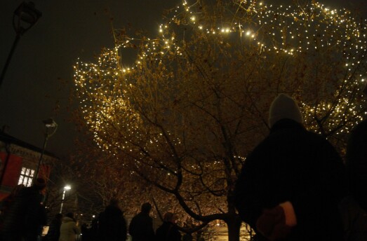 I kveld ble julelysene tent på Harald Hårdrådes plass. - Det var ekstra rørende i år