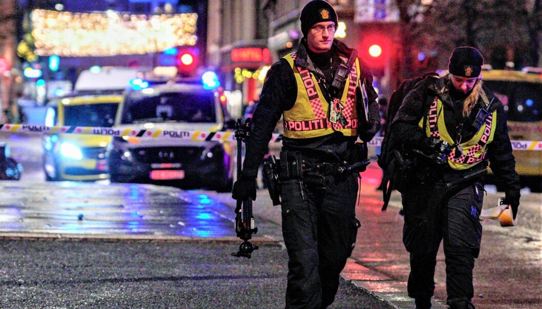 Politi ved stedet der en person ble skutt og drept på Grønland tidlig søndag morgen. Politi ved stedet der en person ble skutt og drept på Grønland tidlig søndag morgen.