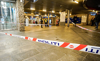 Mann siktet for knivstikking ved Jernbanetorget: - Har skjedd i eller ved T-banevogn, eller på perrongen, mener politiet