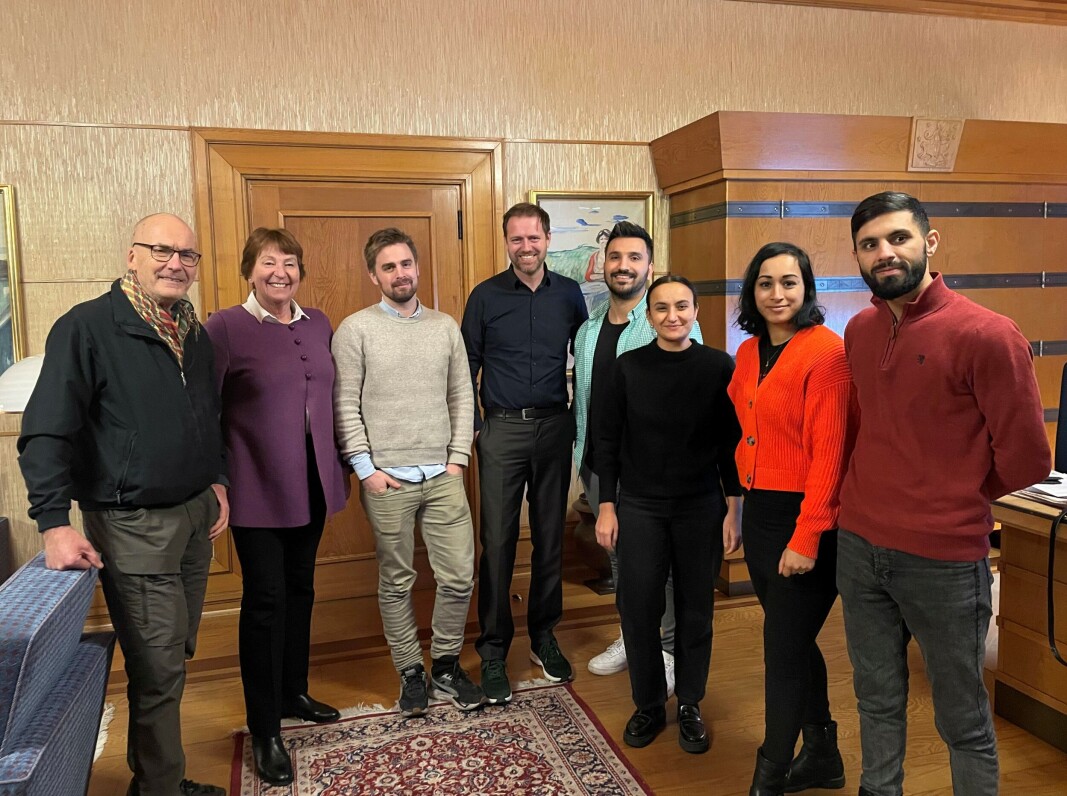 Fra v. Erling Folkvord (Rødt), ordfører Marianne Borgen (SV), Eivind Trædal (MDG), Andreas Halse (Ap), Siavash Mobasheri (Rødt), Seher Aydar (Rødt), Sofia Rana (Rødt) og Andam Aziz. Fra v. Erling Folkvord (Rødt), ordfører Marianne Borgen (SV), Eivind Trædal (MDG), Andreas Halse (Ap), Siavash Mobasheri (Rødt), Seher Aydar (Rødt), Sofia Rana (Rødt) og Andam Aziz.
