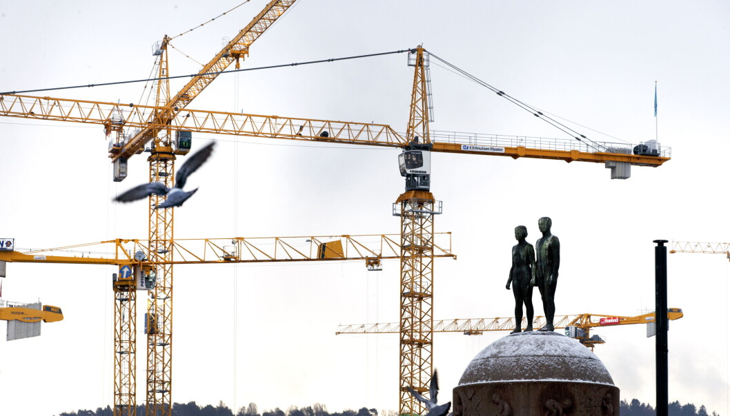 Nå behøver ikke nye boliganlegg i Oslo å sørge for parkeringsplasser, har byrådet bestemt. Den nye regelen vil ikke gjelde i småhusområdene per nå. Nå behøver ikke nye boliganlegg i Oslo å sørge for parkeringsplasser, har byrådet bestemt. Den nye regelen vil ikke gjelde i småhusområdene per nå.