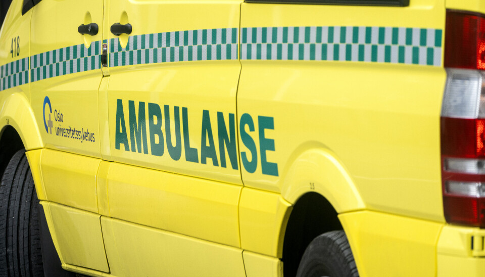 Oslo 20200826. Ambulanse logo på bil.