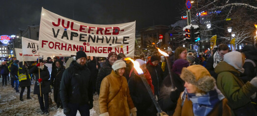 LO i Oslo og Rødt i Oslo med da et 50-talls personer gikk i omstridt fakkeltog for fred i Ukraina