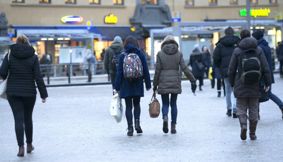 Det var svært risikabelt å bevege seg rundt på glatta i Oslo sentrum mandag.