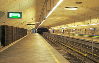 T-banestasjoner forble stengt nyttårsaften. Fyrverkeri avfyrt inne i vestibylen på Ellingsrud stasjon