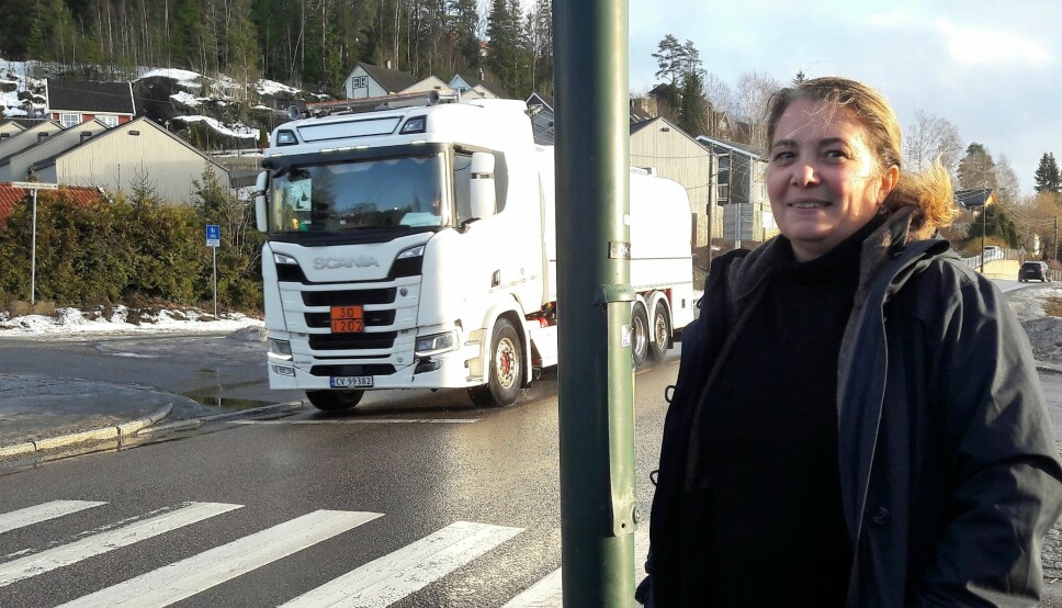 Rektor ved Klemetsrud skole, Anna Lekse er bekymret over trafikksikkerheten når elevene må gå langs den trafikkerte Enebakkveien.