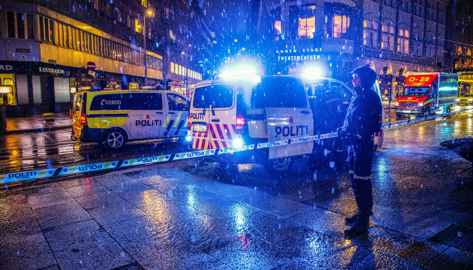 Natt til søndag ble to personer skadd etter en skyteepisode ved Nationaltheatret i Oslo.