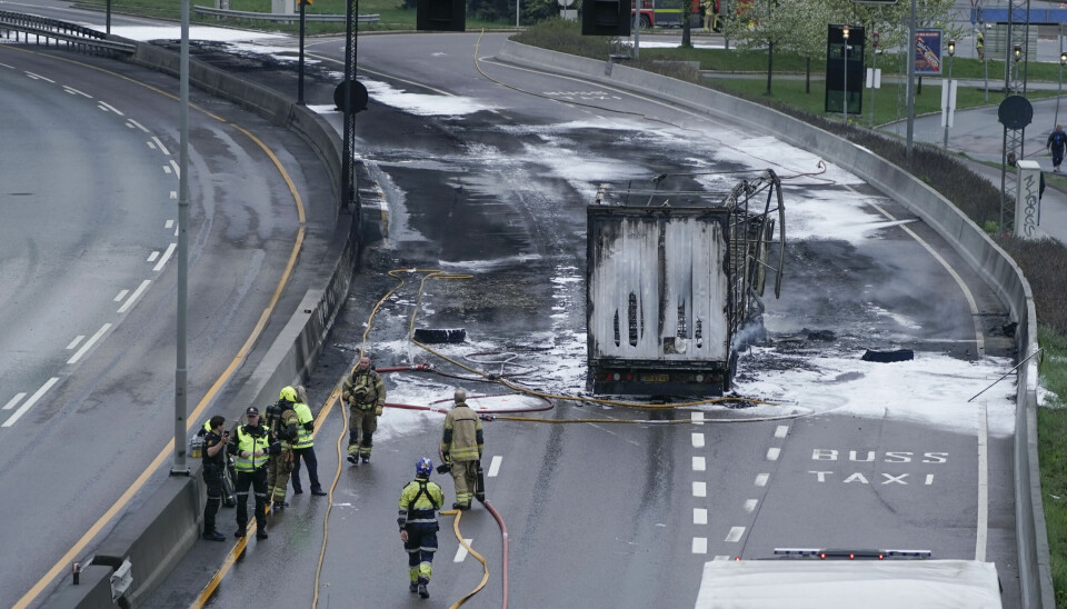 Lastebilen som brant kraftig på E6 ved Bryn i Oslo.