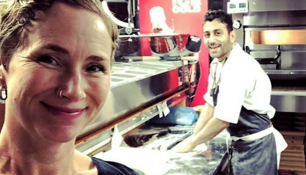 Sorab (til h.) og Live rett etter åpning av Louis Pizza på Adamstuen i 2019. Han er kastet ut av landet og nå vil Live selge den lille pizzasjappa. Sorab (til h.) og Live rett etter åpning av Louis Pizza på Adamstuen i 2019. Han er kastet ut av landet og nå vil Live selge den lille pizzasjappa.