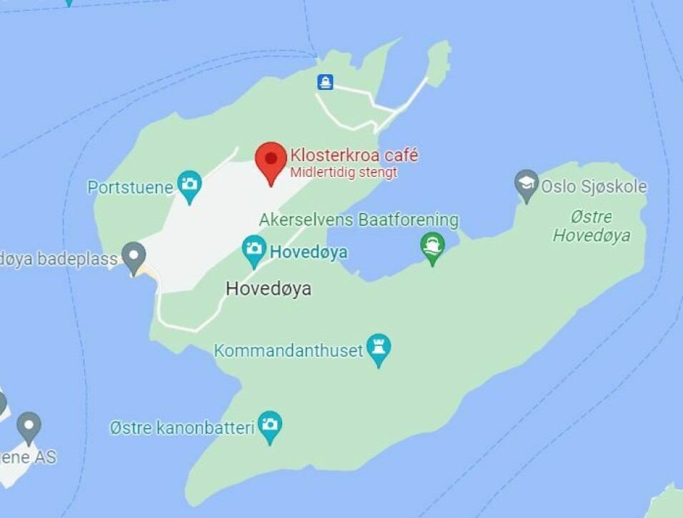 Klosterkroa ligger midt på øya, fem minutter fra der øybåtene anløper.