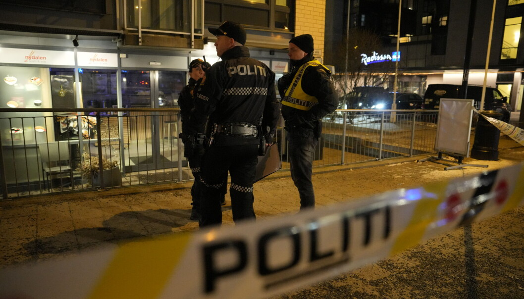 Politiet på plass etter skyting mot en restaurantansatt i Nydalen mandag kveld. Politiet på plass etter skyting mot en restaurantansatt i Nydalen mandag kveld.