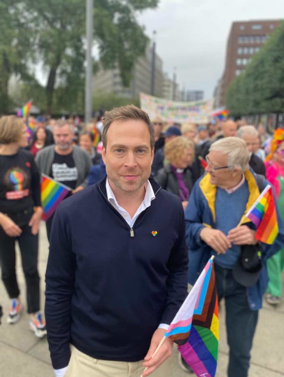 Leder i Oslo Pride Dan Bjørke, her avbildet i Regnbuetoget september 2022.
