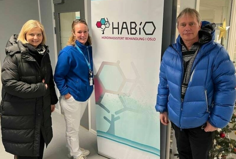Venstre-leder Guri Melby og FHN-leder Arild Knutsen på besøk ved heroinassistert behandling på Ullevål sykehus.