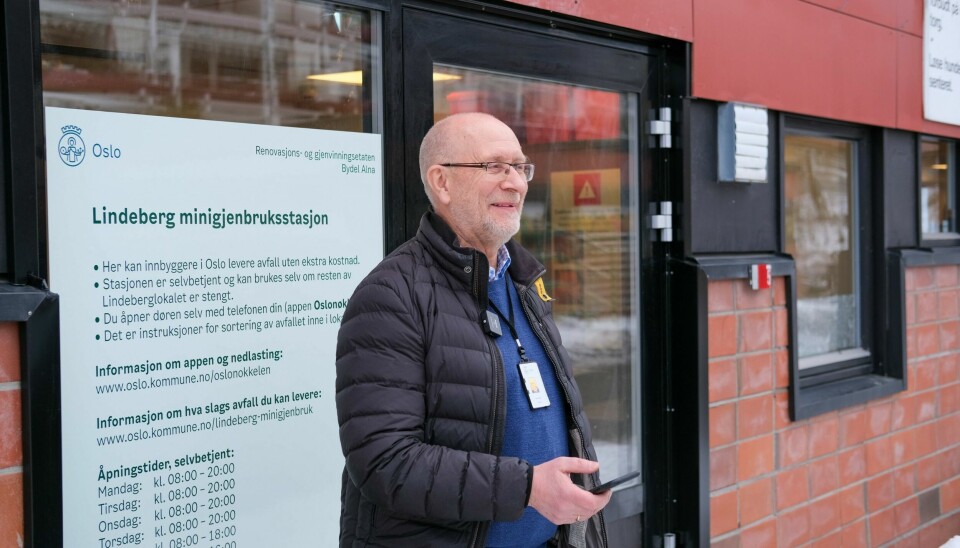 Direktør Hans Petter Karlsen tester døråpner-appen.