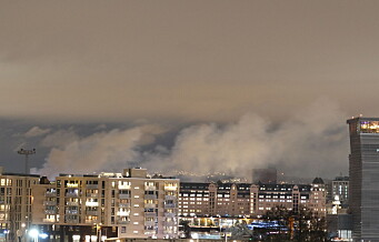 Sur røyk fra brannen ved Akershus Festning sprer seg over sentrum