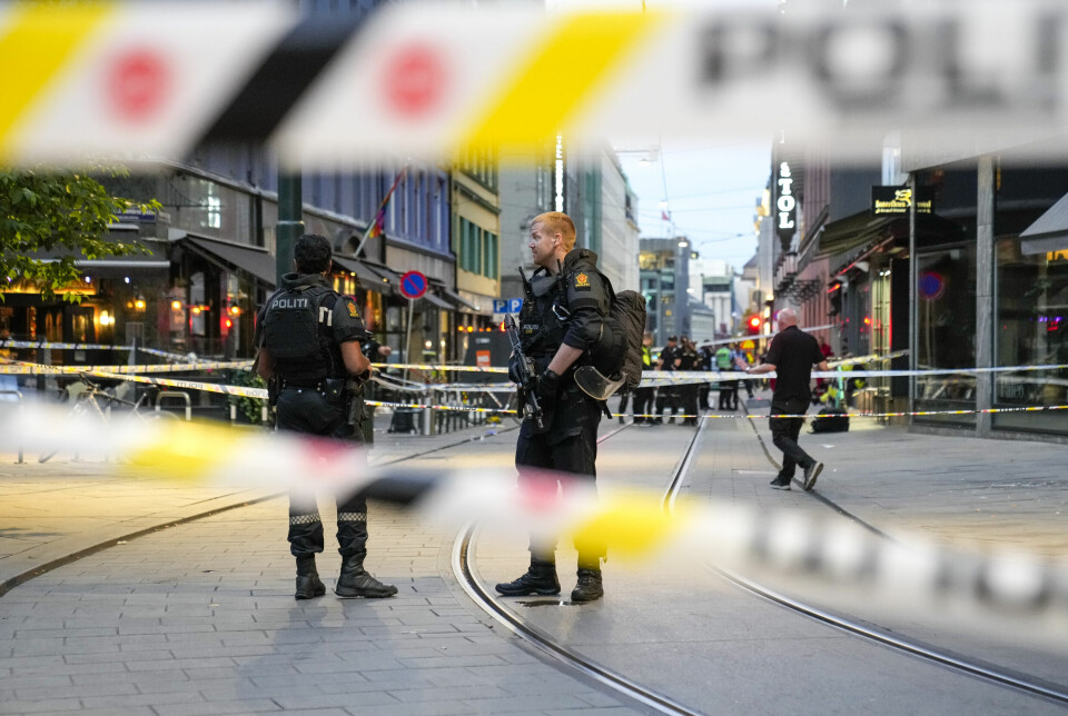 Politifolk på C. J. Hambros plass ved London pub og Per på hjørnet etter terrorskyting natt til 25. juni i fjor.