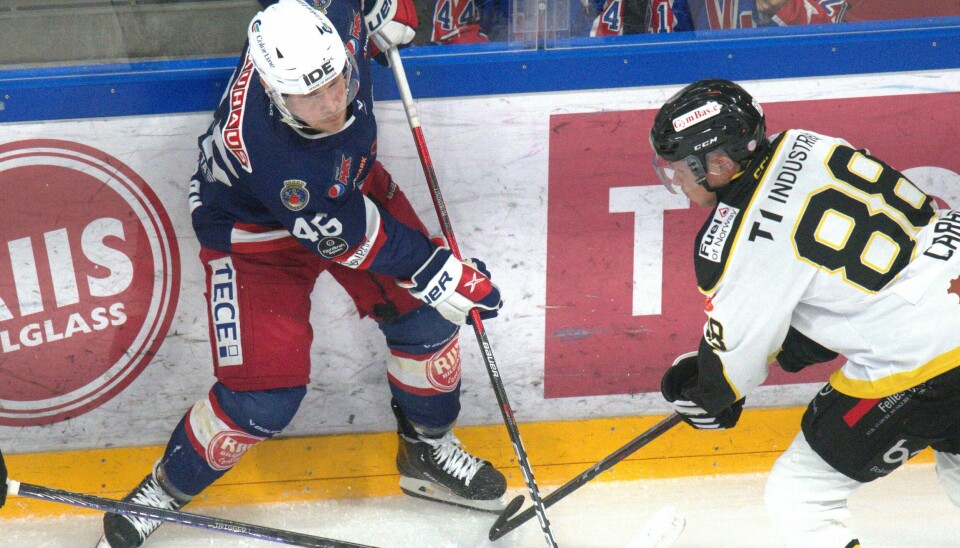 Vålerengas Tobias Lindström feiret sin 600. kamp i norsk topphockey med to scoringer søndag kveld.