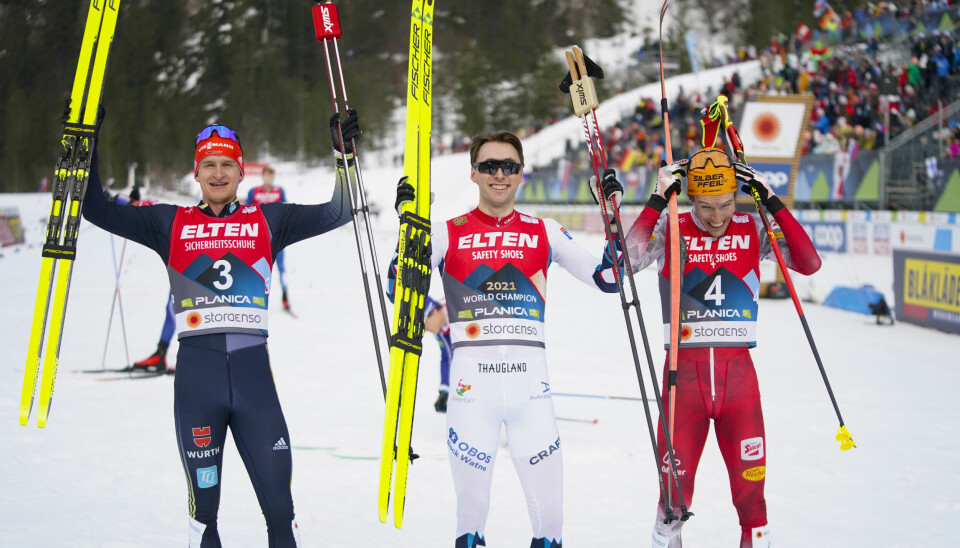 Tyske Julian Schmid, Jarl Magnus Riiber og østeriske Franz-Josef Rehlr etter kombinert langrenn 10 km for menn under ski-VM 2023 i Planica, Slovenia.