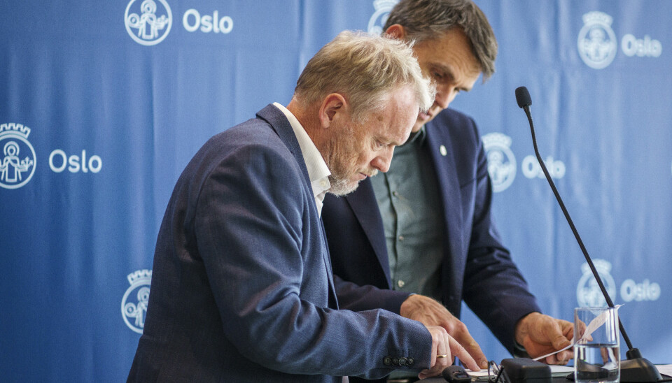 Oslo 20220921. Byrådsleder Raymond Johansen og finansbyråd Einar Wilhelmsen ser på notater.