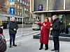 Jo Vestly, Anne-Cath Vestlys sønn, med ordfører Marianne Borgen og Ole Rikard Høisæther, generalsekretær i Oslo Byes Vel.