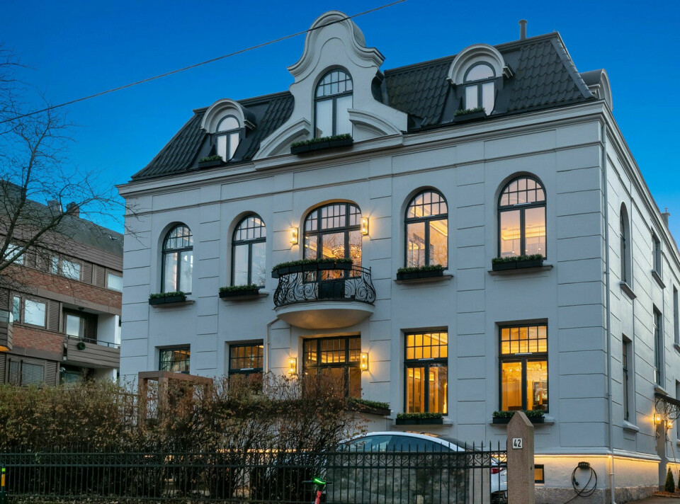 Leiligheten til nær 60 millioner kroner ligger i første etasje i den flotte bygningen i Gyldenløves gate på Frogner.