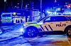 Politiet og uniformerte politibiler utenfor Tøyen T-banestasjon lørdag kveld etter voldshendelse inne på en T-bane.