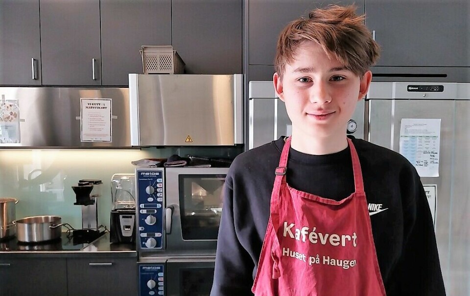 16-åringen Julian Vindenes Østby jobber på Huset på Haugen.