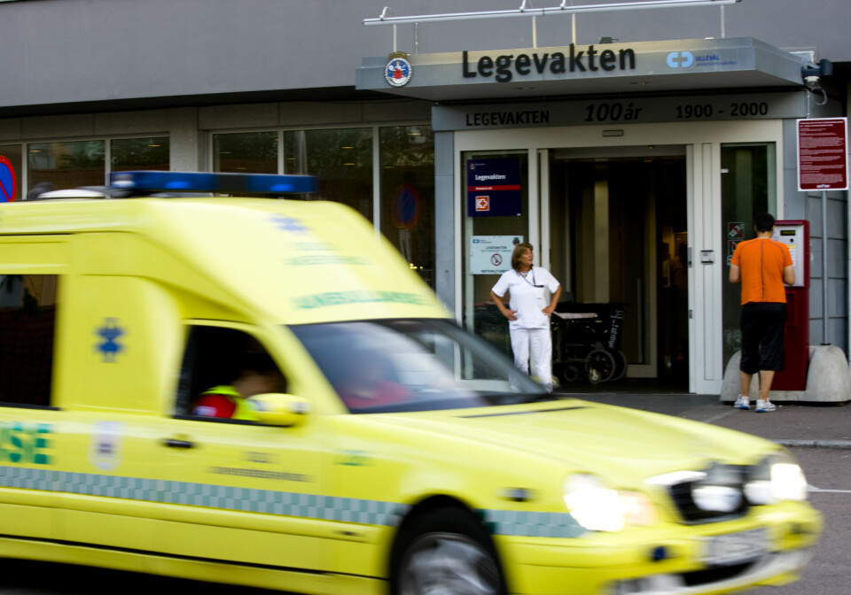 Ambulanse utenfor Legevakta i Storgata.
