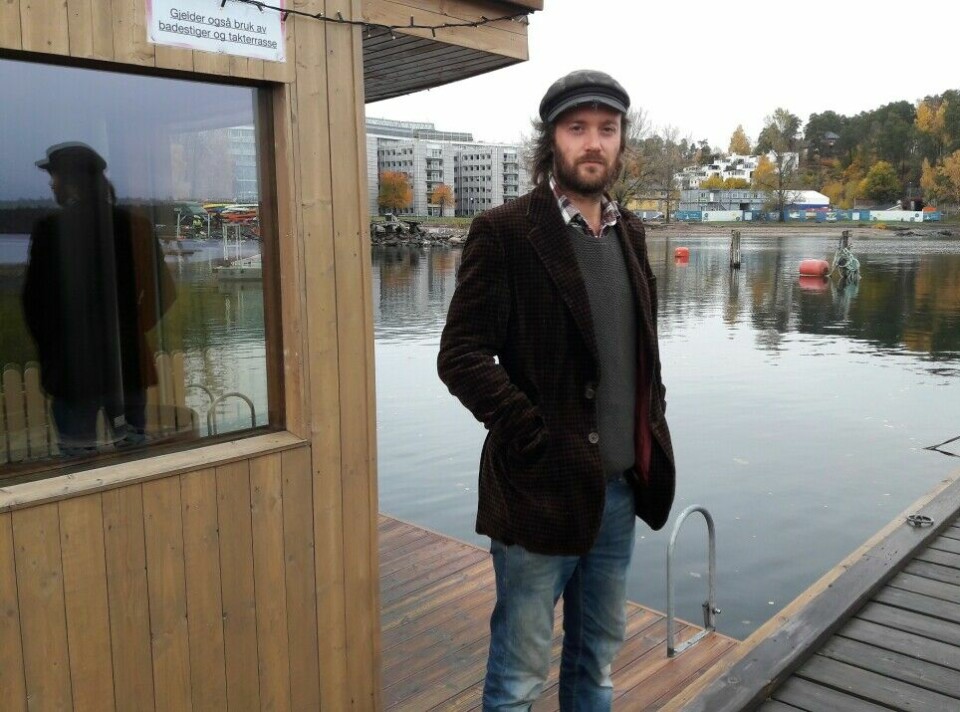 Eivind Westhagen (37) ved badstuflåta på Sollerud. Badstuflåta er den eneste i Oslo vest for Bygdøy.