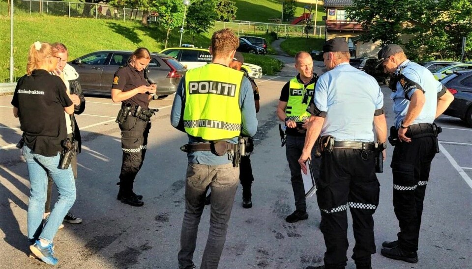 Oslo-politiet på Trosterud etter mistanke om en alvorlig voldshendelse i fjor sommer.