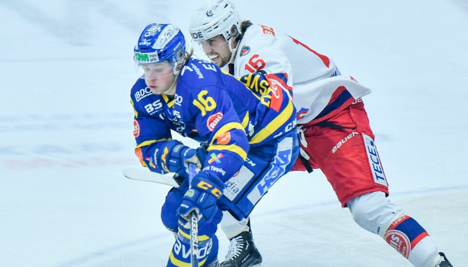 Magnus Brekke Henriksen og Vålerenga slet mot Storhamar-spillerne i den første perioden.